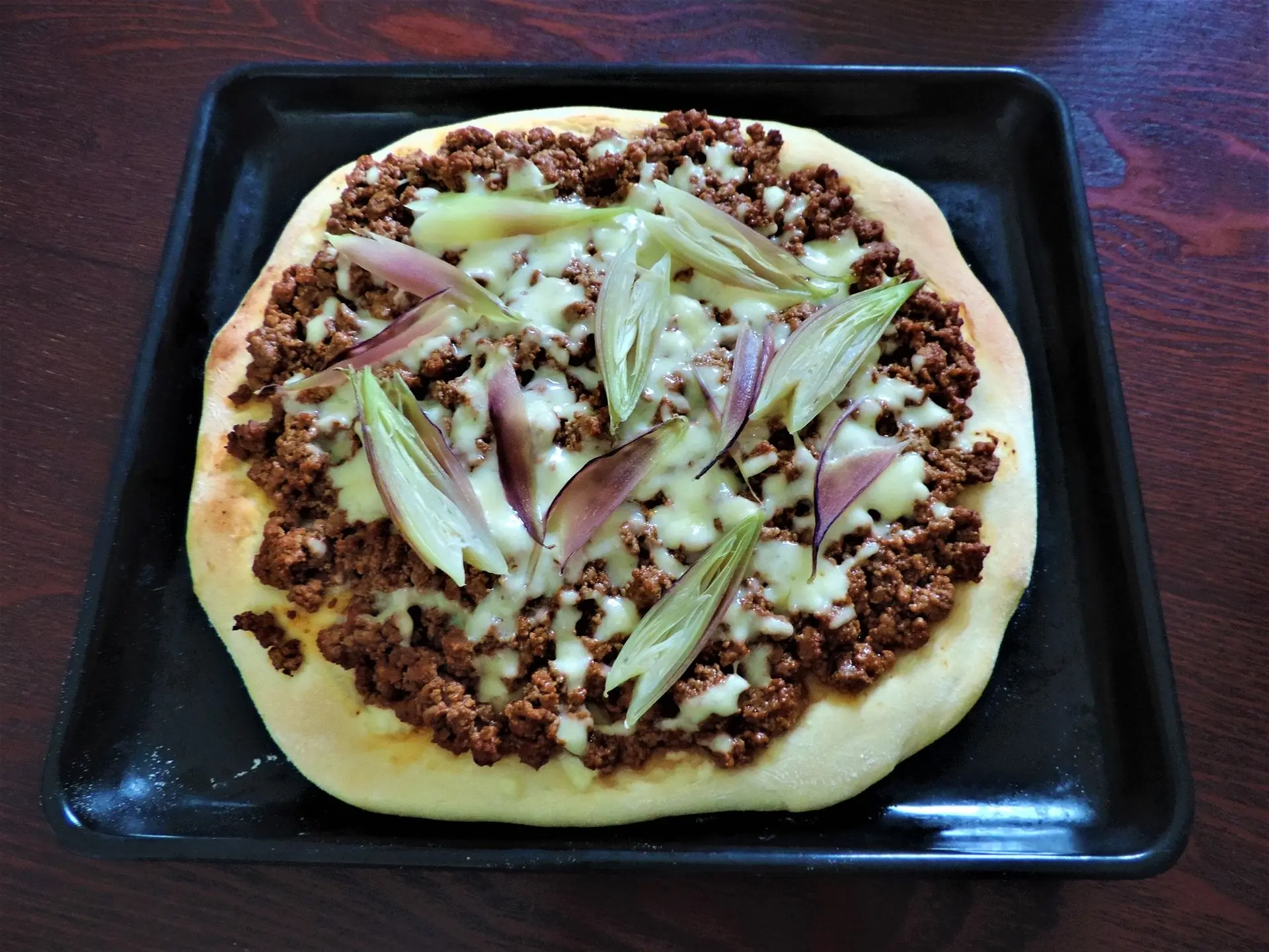 Pizza à la viande et chicorée