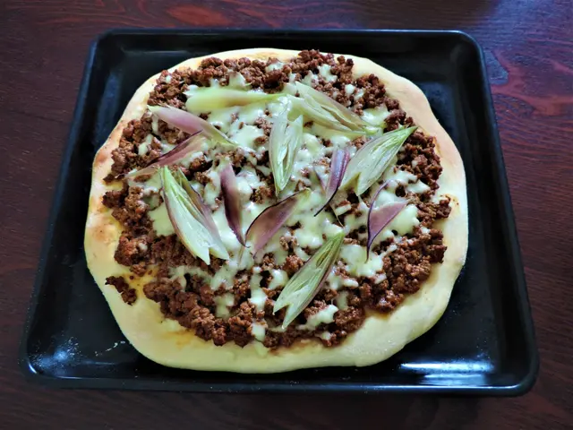 Pizza à la viande et chicorée