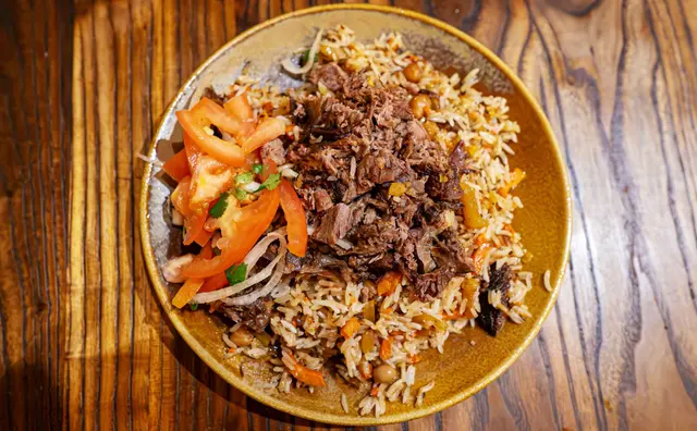 Pilaf ouzbek aux pois chiches et au bœuf