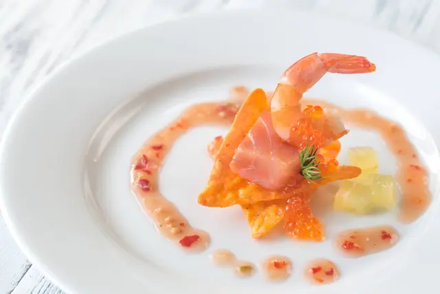 Croustilles de maïs avec crevettes et saumon