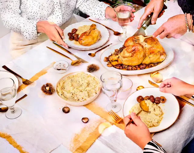 Poularde rôtie et farcie de marrons et foie gras