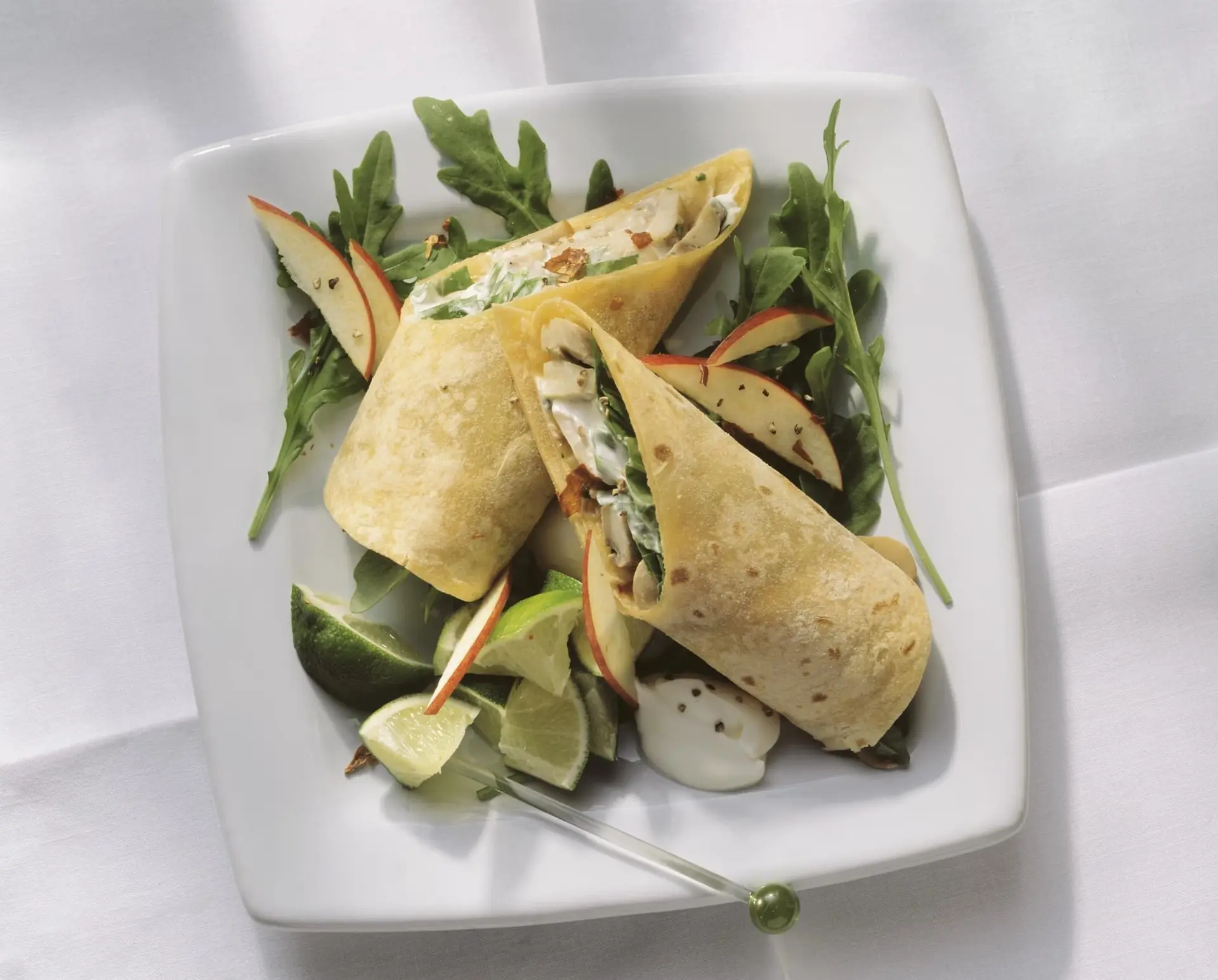 Tortillas roulées aux champignons, roquette et pommes croquantes