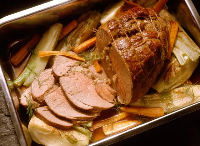 Gigot d'agneau farci au fenouil