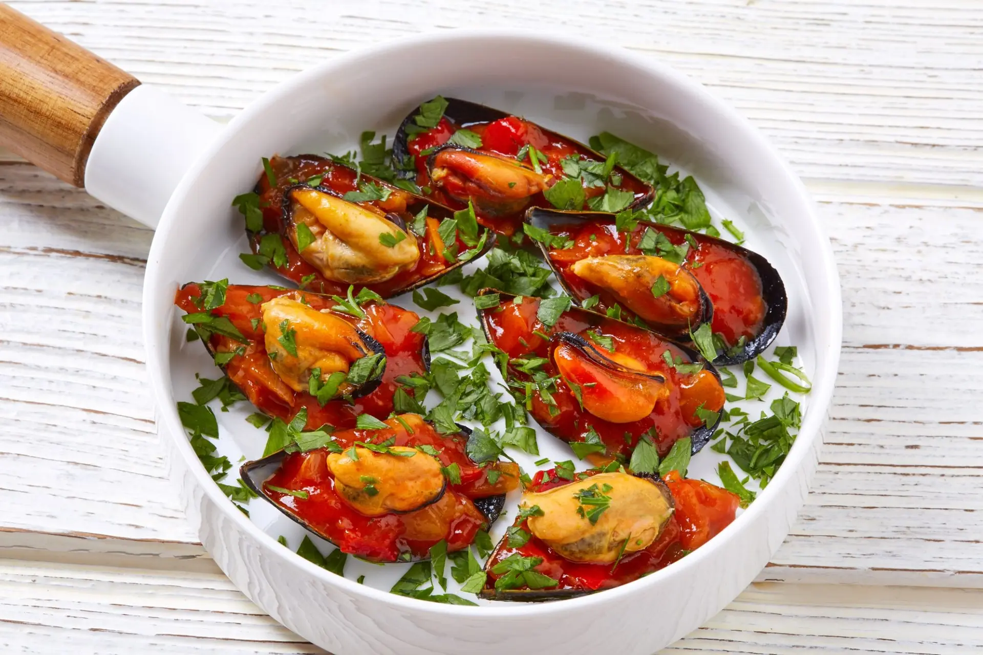 Moules avec sauce marinara tapas pinchos