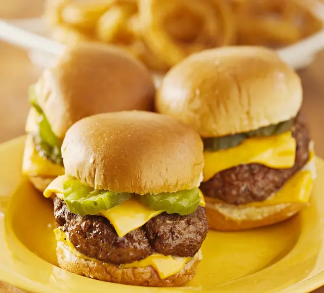 Mini hamburgers au fromage et marinades