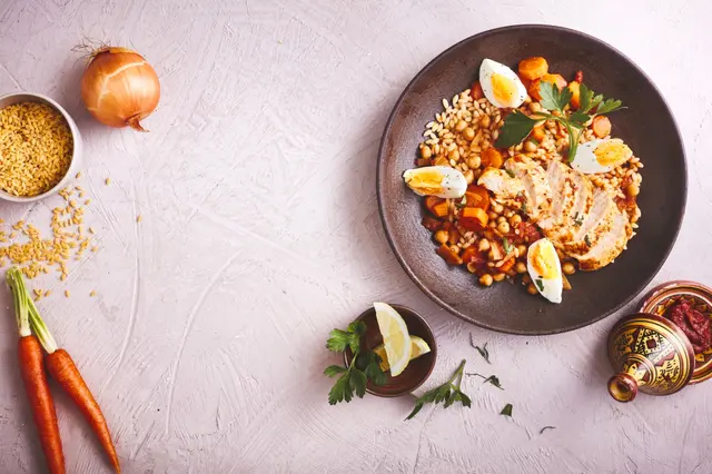 Tlitli au poulet et pois chiches