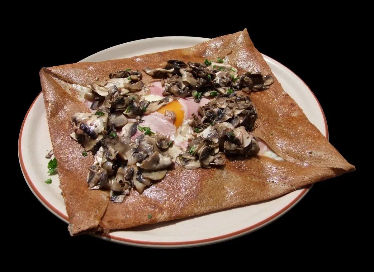 Galette de blé noir complète œuf champignon
