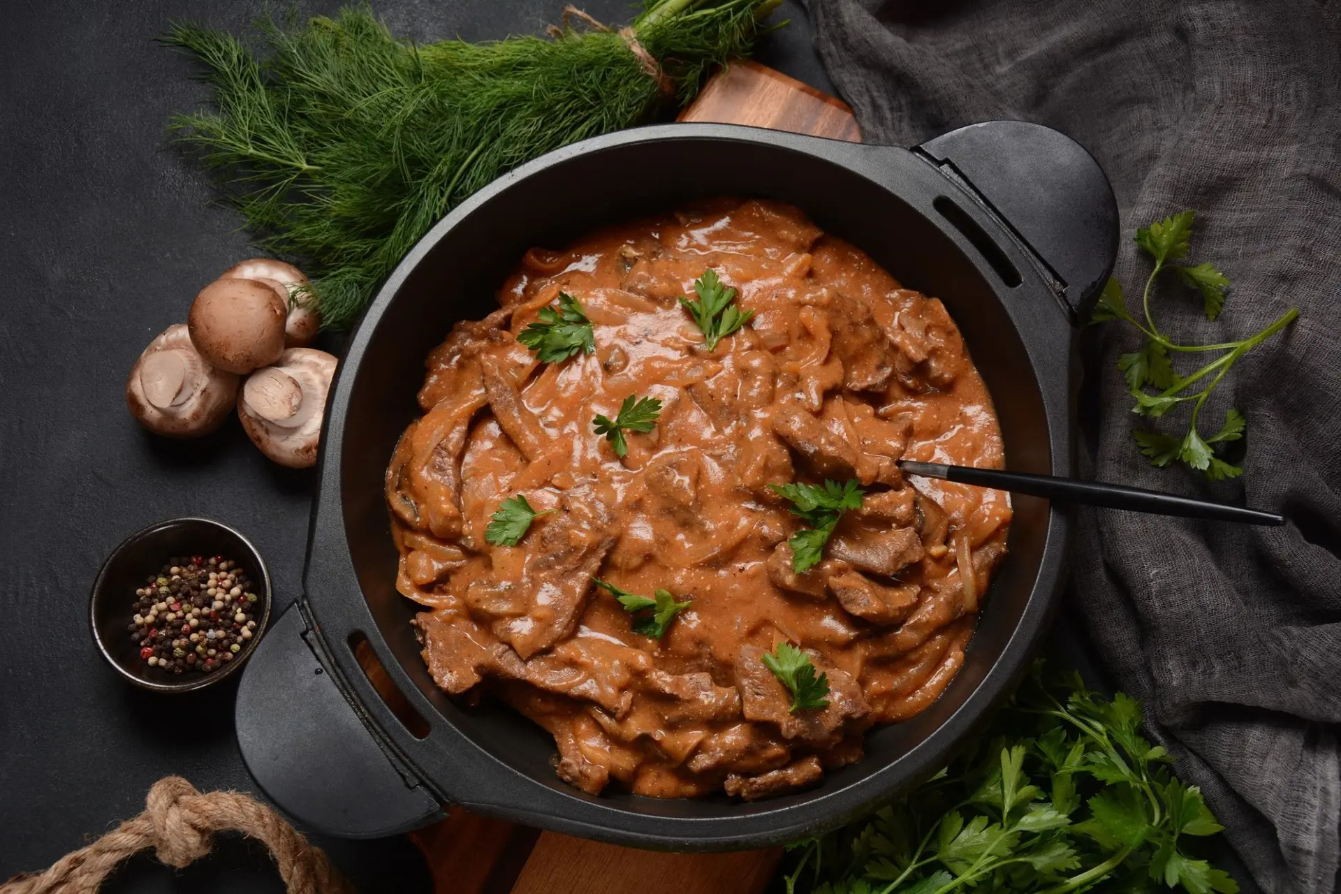Bœuf Stroganoff aux champignons cremini