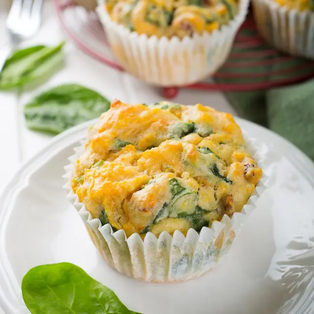 Muffins aux épinards et aux patates douces, avec fromage