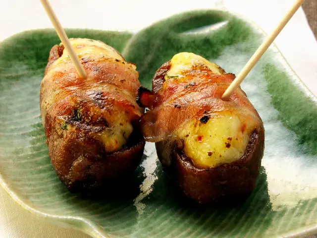Dattes enrobées de bacon et farcies au fromage frais