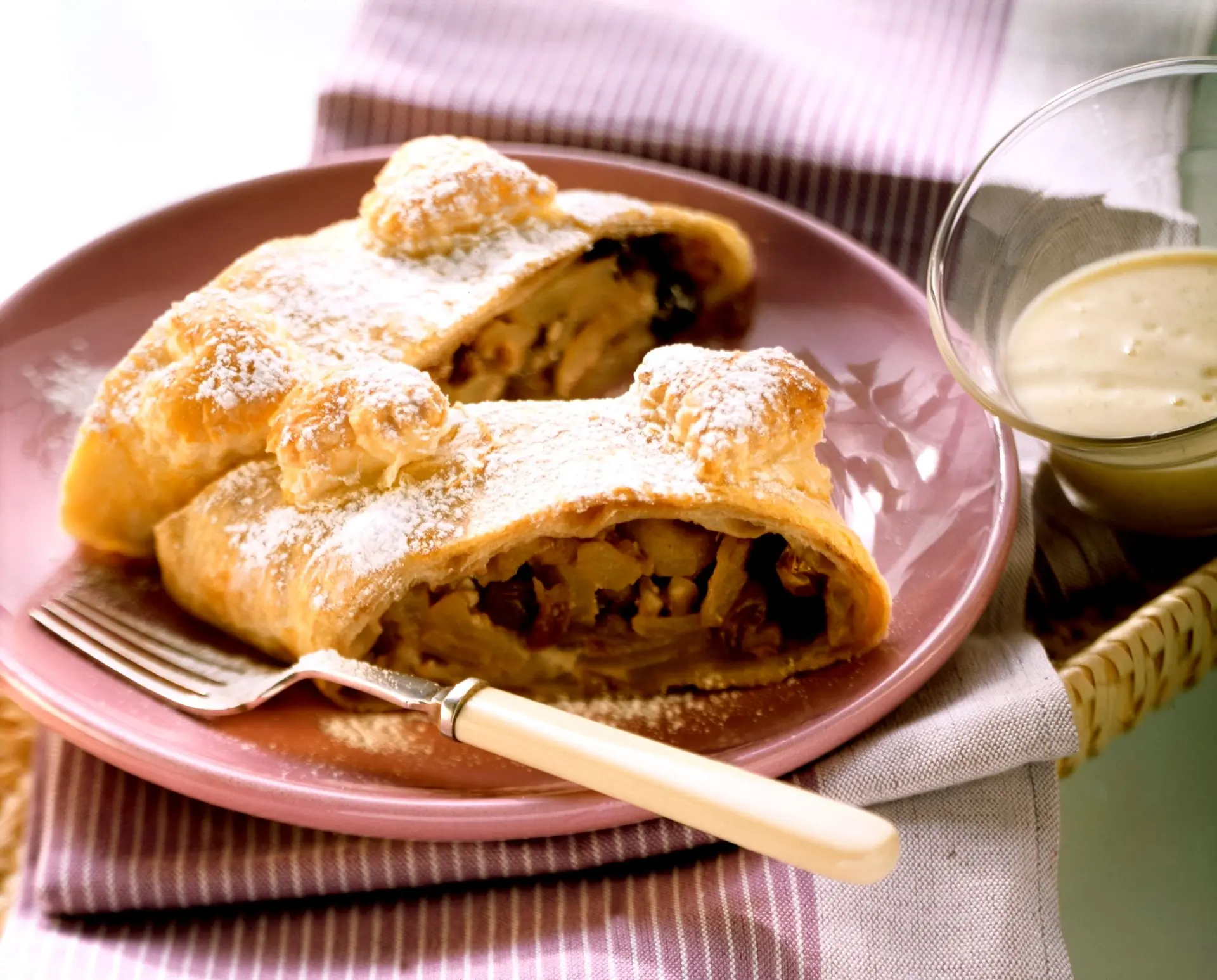 Strudel aux pommes et crème anglaise