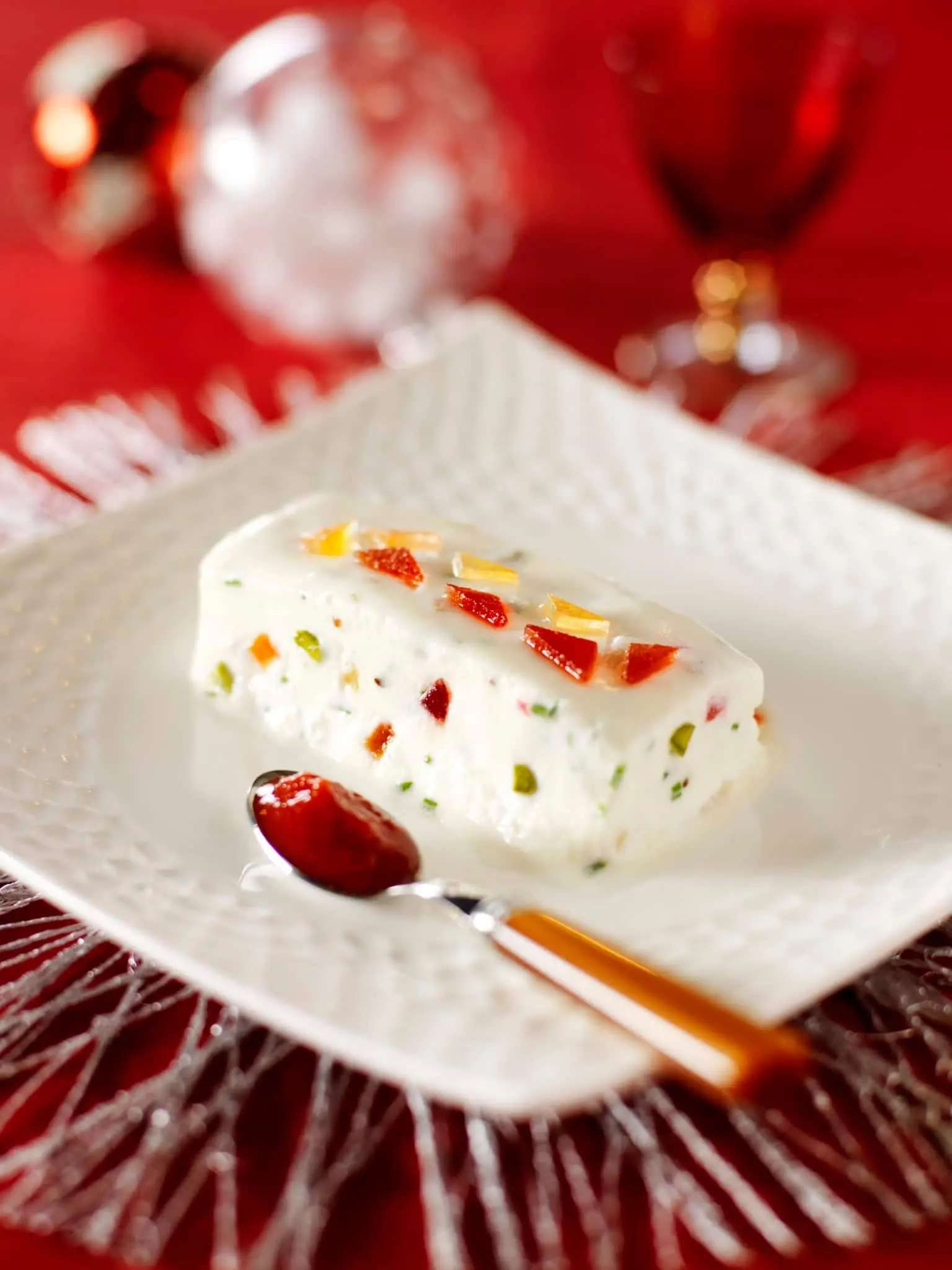 Fromage de chèvre aux fruits confits en forme de nougat