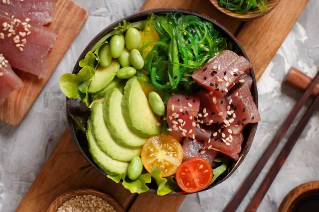 Poke bowl de thon hawaïen