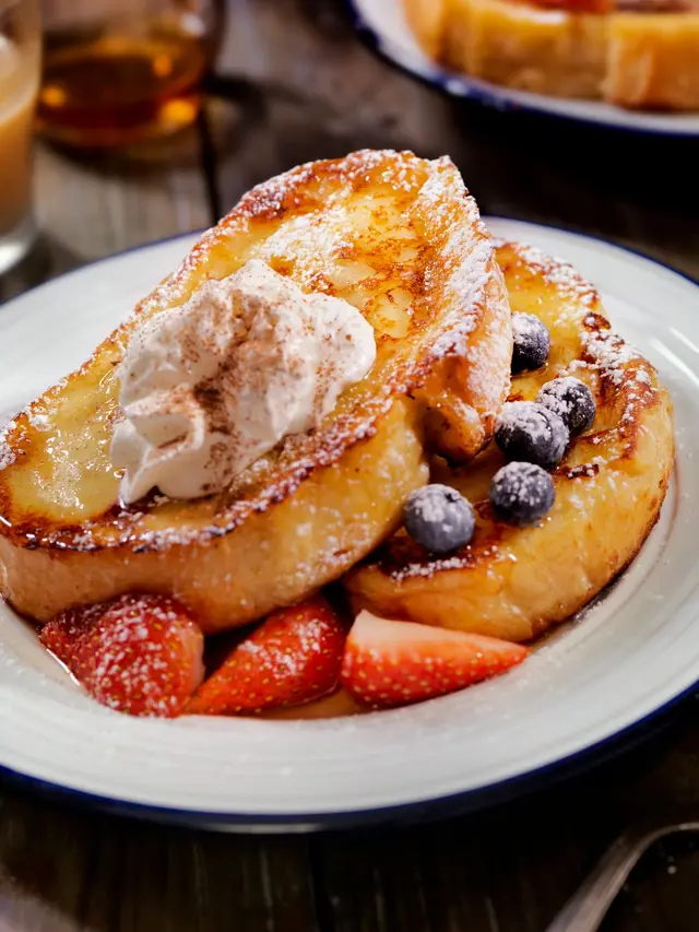 Pain perdu au sirop d’érable et aux baies
