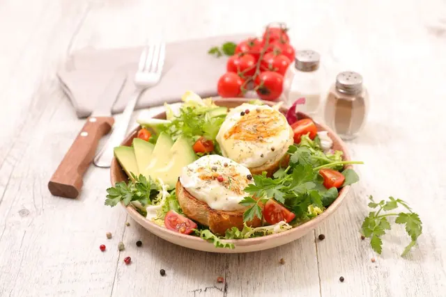 Salade de chèvre chaud