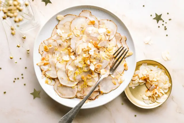 Carpaccio de topinambour aux amandes effilées