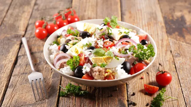 Salade de riz au thon et œuf
