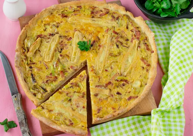Quiche au poireau, au bacon, aux œufs et au fromage