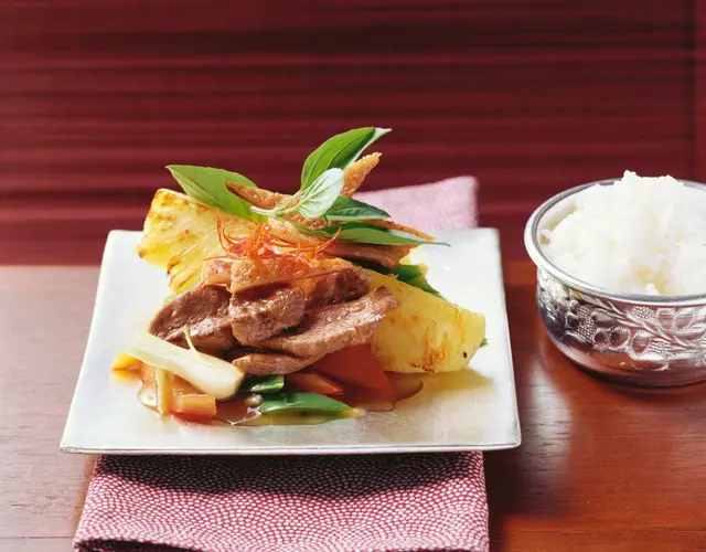 Magret de canard sauté à l’ananas et légumes croquants