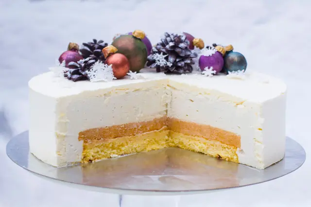 Entremet à la noix de coco et gelée mangue passion