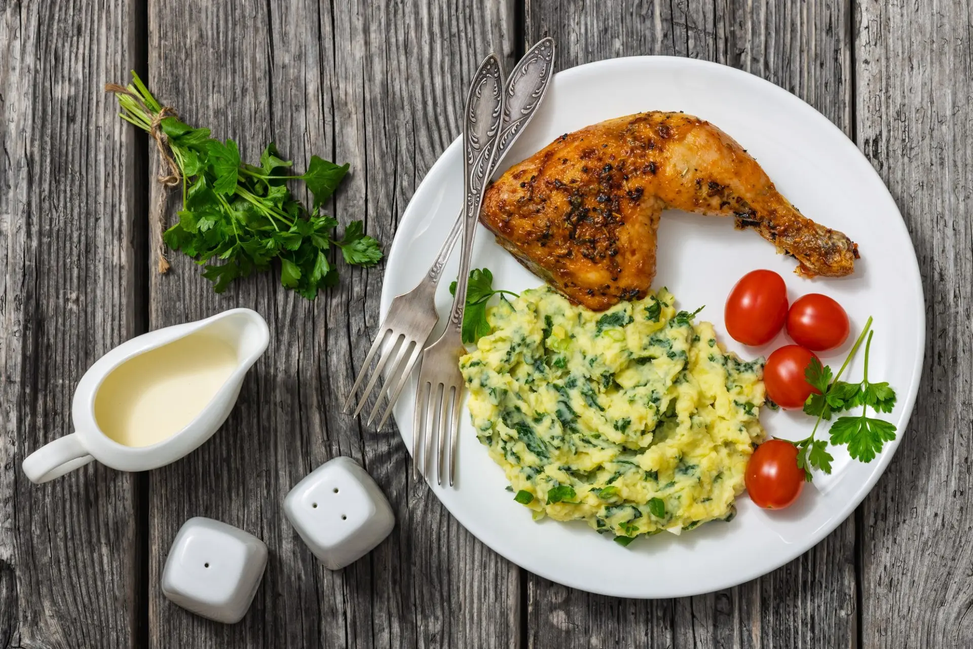 Colcannon au chou frisé avec cuisse de poulet