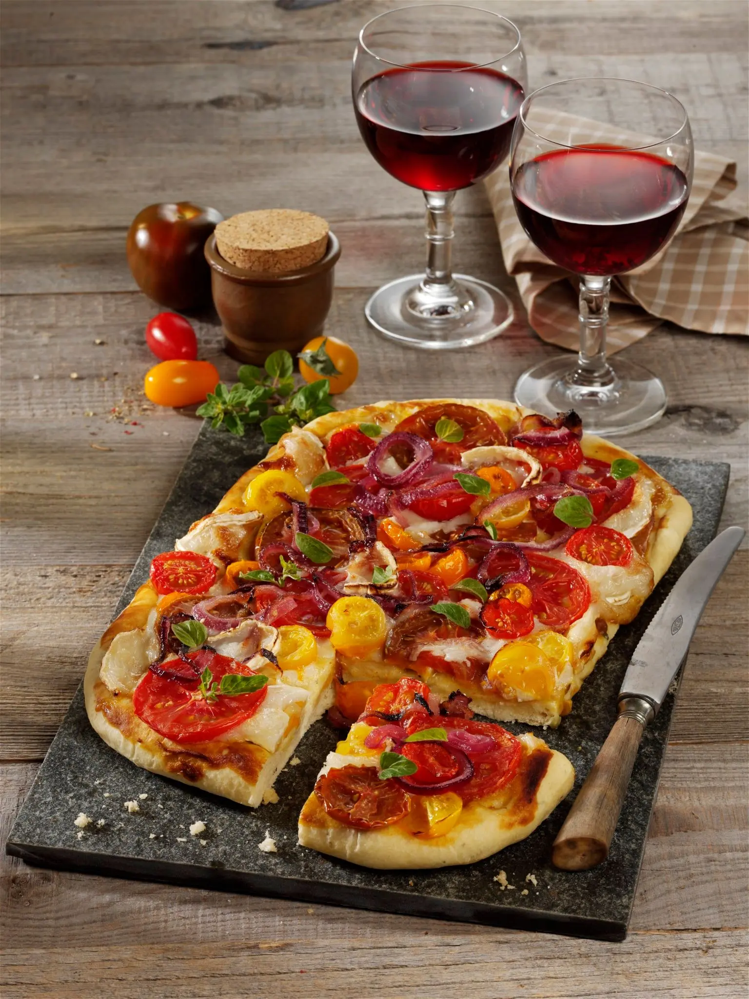 Tarte à la tomate et au fromage de chèvre frais