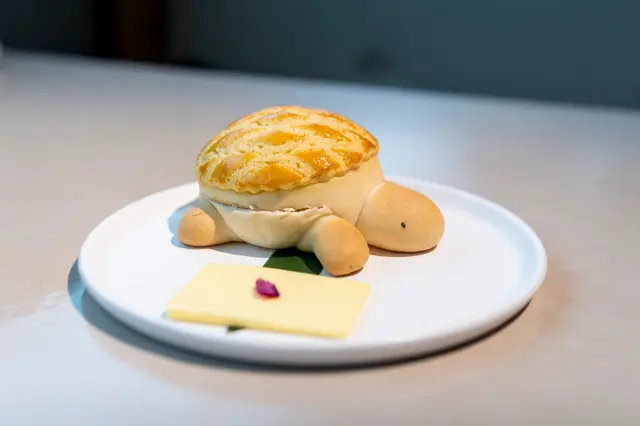 Pain d’ananas en forme de tortue au beurre