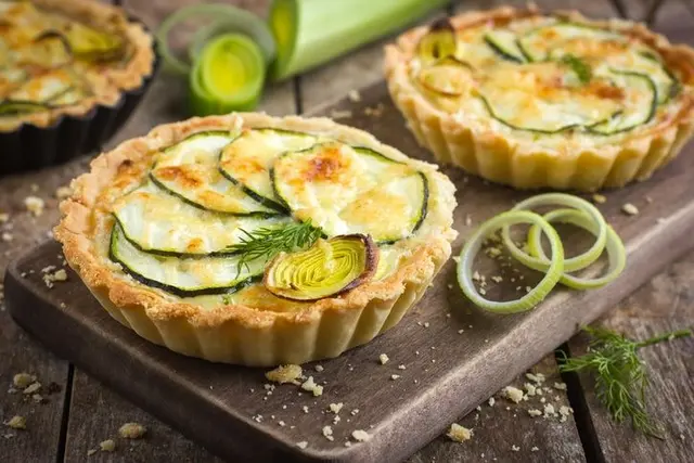 Tarte courgettes poireaux et fromage