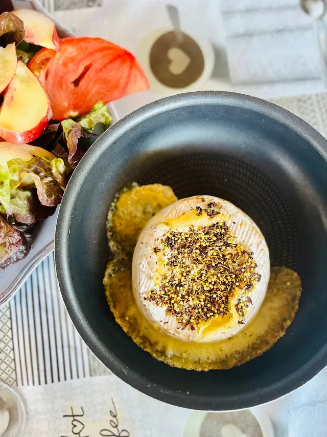 Fromage cuit au four fondu d'herbes