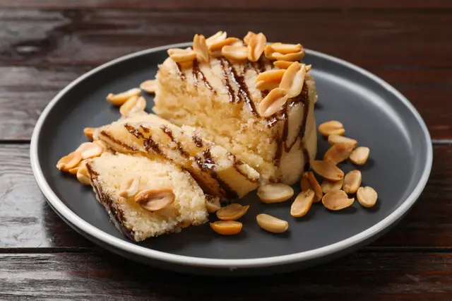 Halva de semoule sucré aux cacahuètes