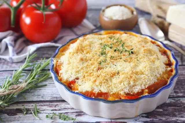 Crumble de tomate aux herbes et parmesan