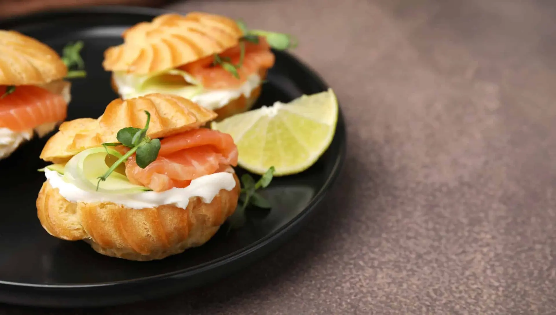 Recette profiteroles au saumon à la crème fraiche et concombre