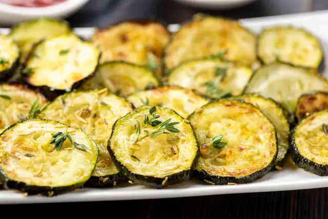 Chips de courgettes au four