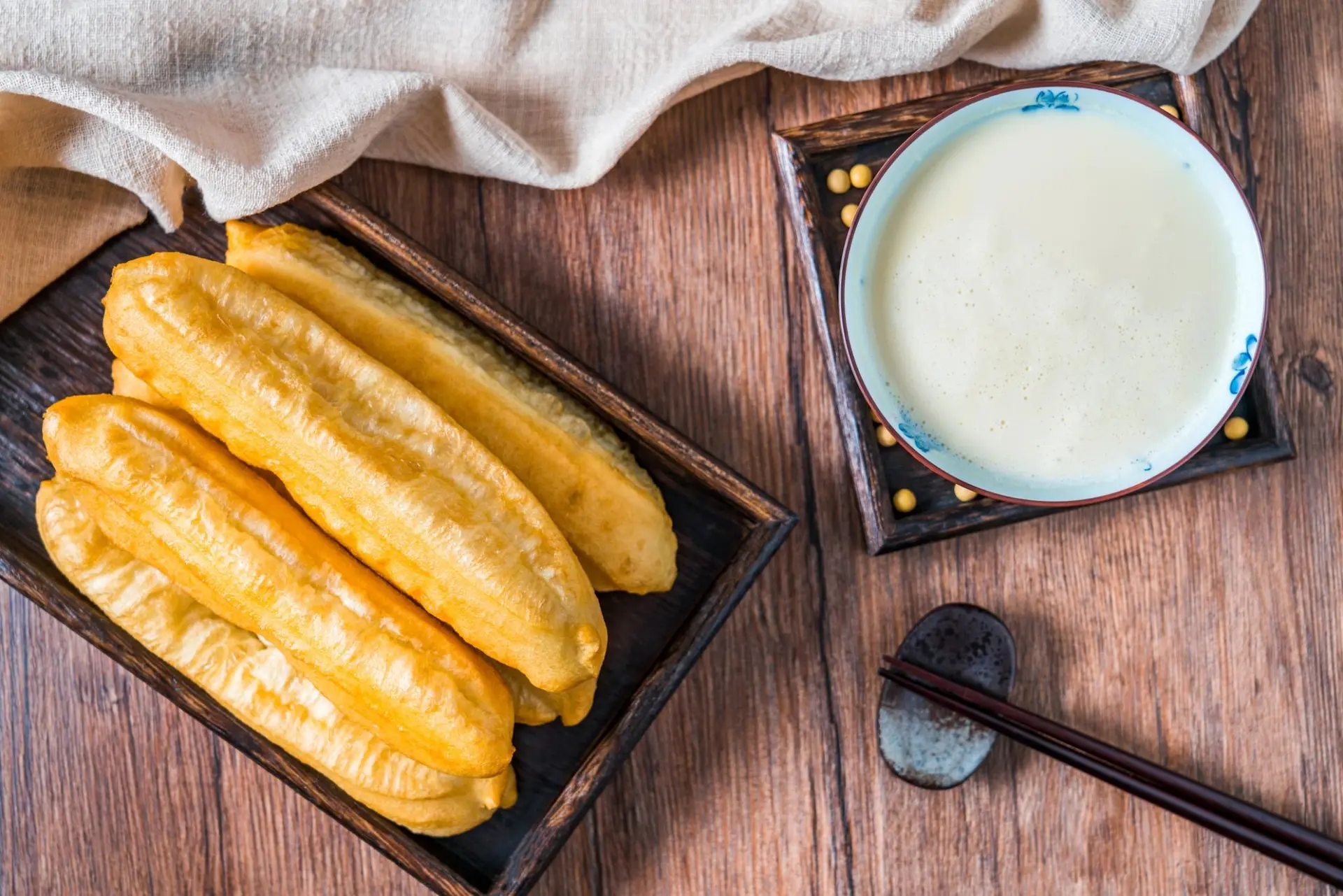 Bâtonnets de pâte frits chinois et lait de soja