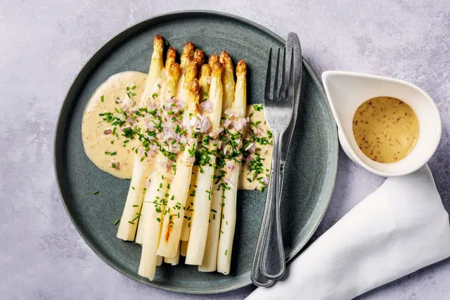 Recette d'asperges blanches rôties à la vinaigrette
