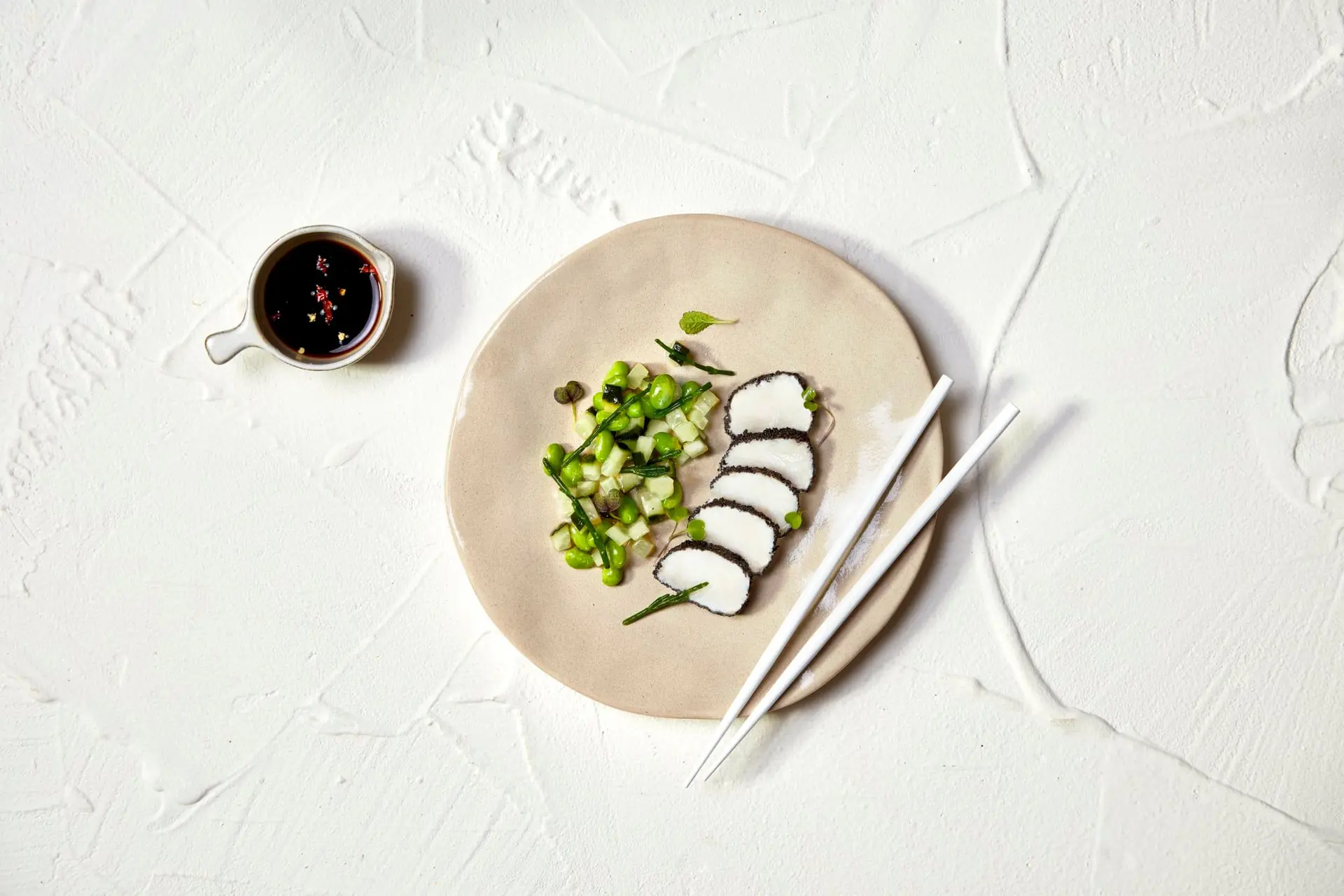 Tataki de merlu et salade de fèves de soja (edamame)