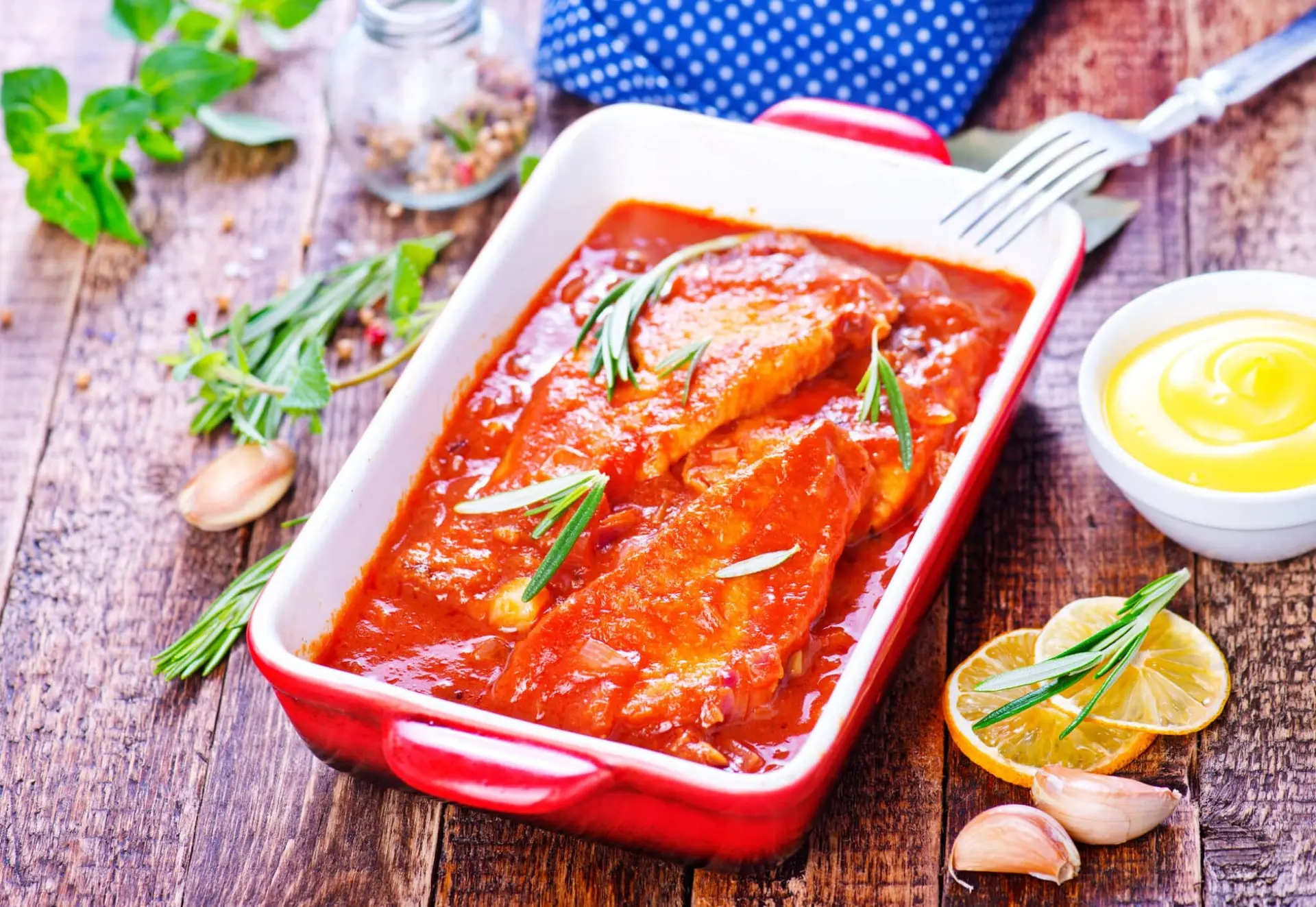 Recette filets de poisson gourmand sauce tomate et beurre de cacahuète