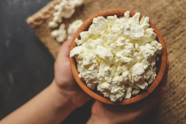 Par quoi remplacer le cottage cheese en France ? 7 alternatives de confiance, faciles à trouver