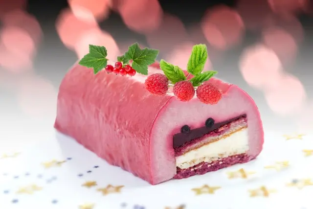 Bûche de Noël à la mousse de framboise