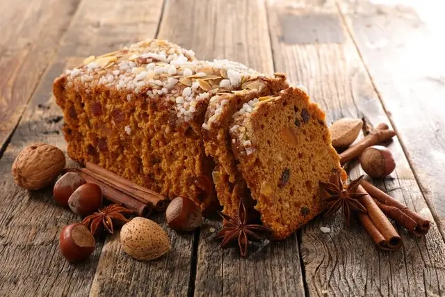 Pain d'épices aux noisettes et amandes
