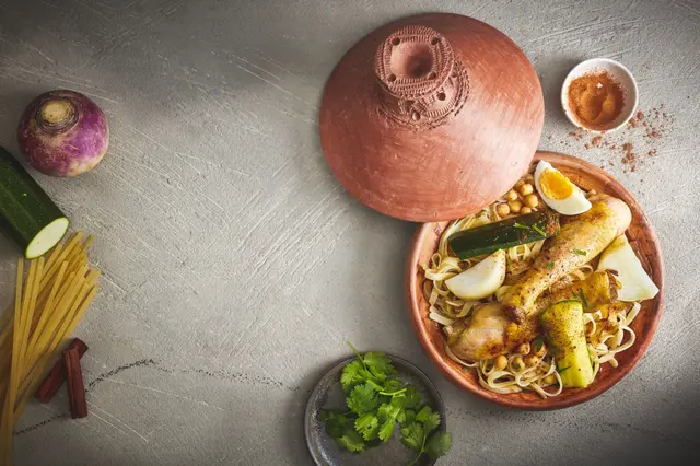 Rechta algérienne au poulet et légumes