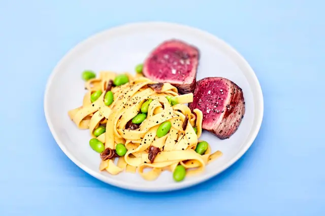 Fettuccine aux cèpes, édamame et filet de cerf