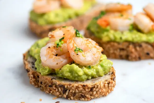 Bruschetta guacamole crevettes
