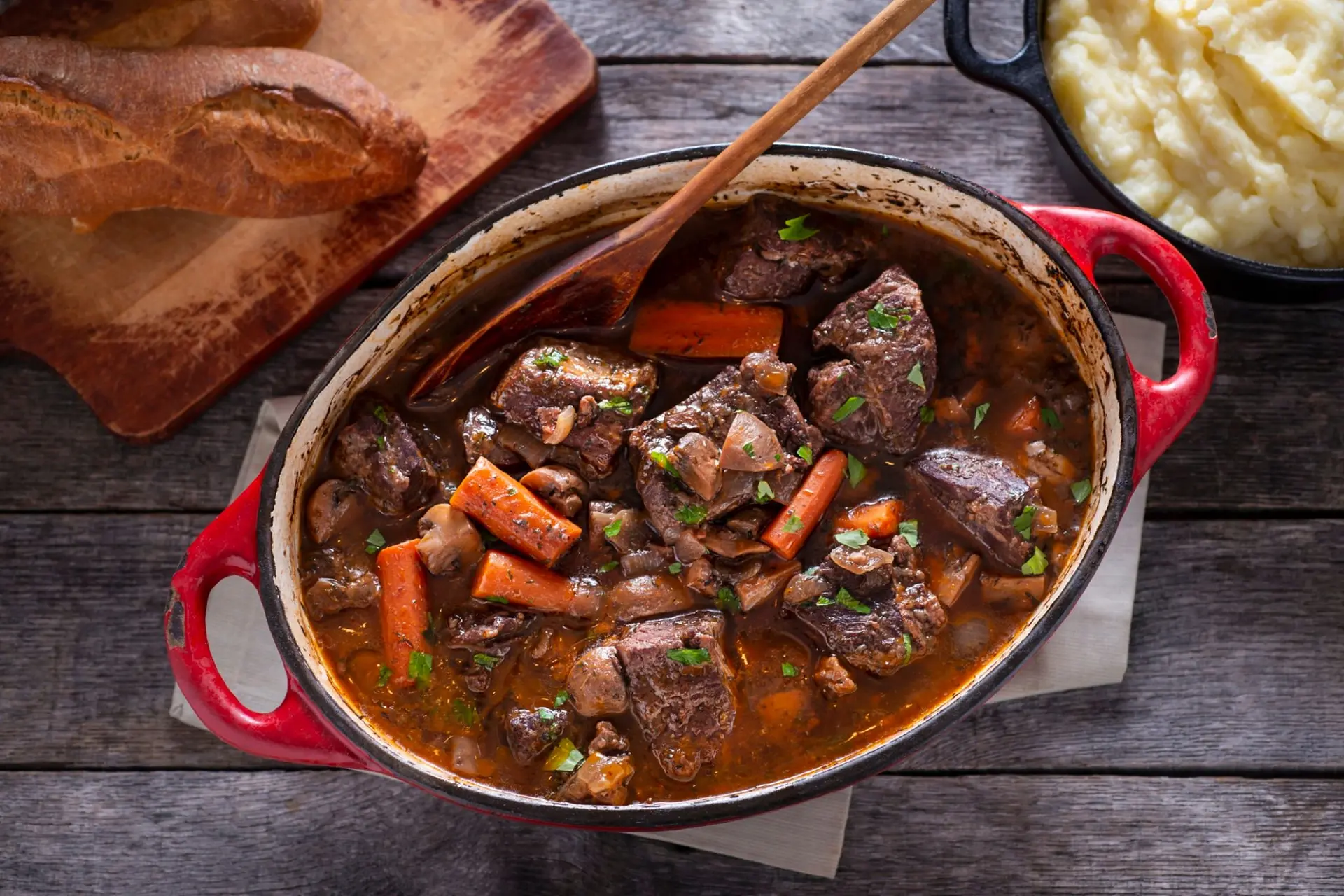 L’Histoire du bœuf bourguignon : des champs bourguignons aux tables du monde