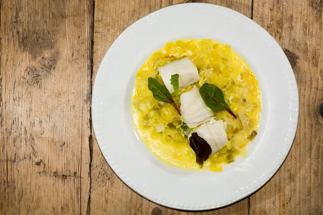 Poireaux sur citron avec fondues au safran