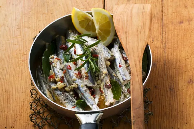 Anchois frits aux tomates séchées