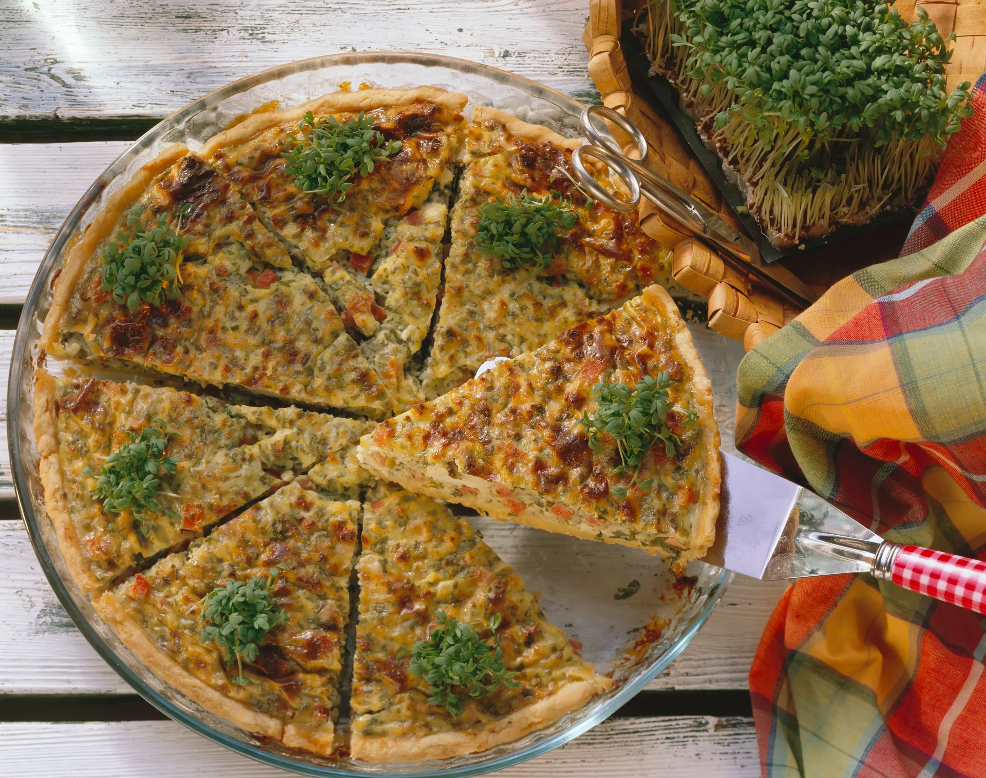 Quiche printanière au jambon et au cresson