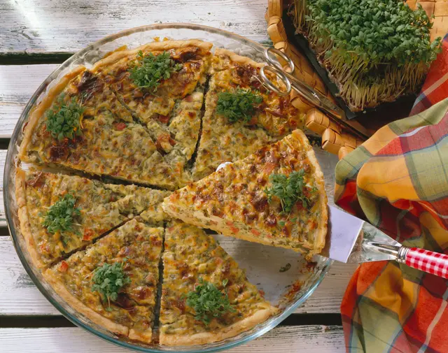 Quiche printanière au jambon et au cresson