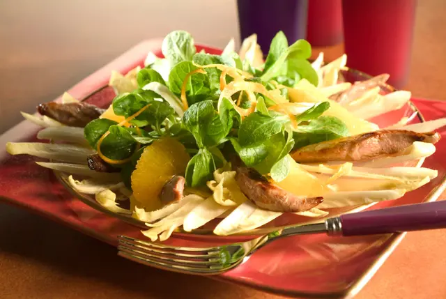 Salade d'aiguillettes de canard aux oranges