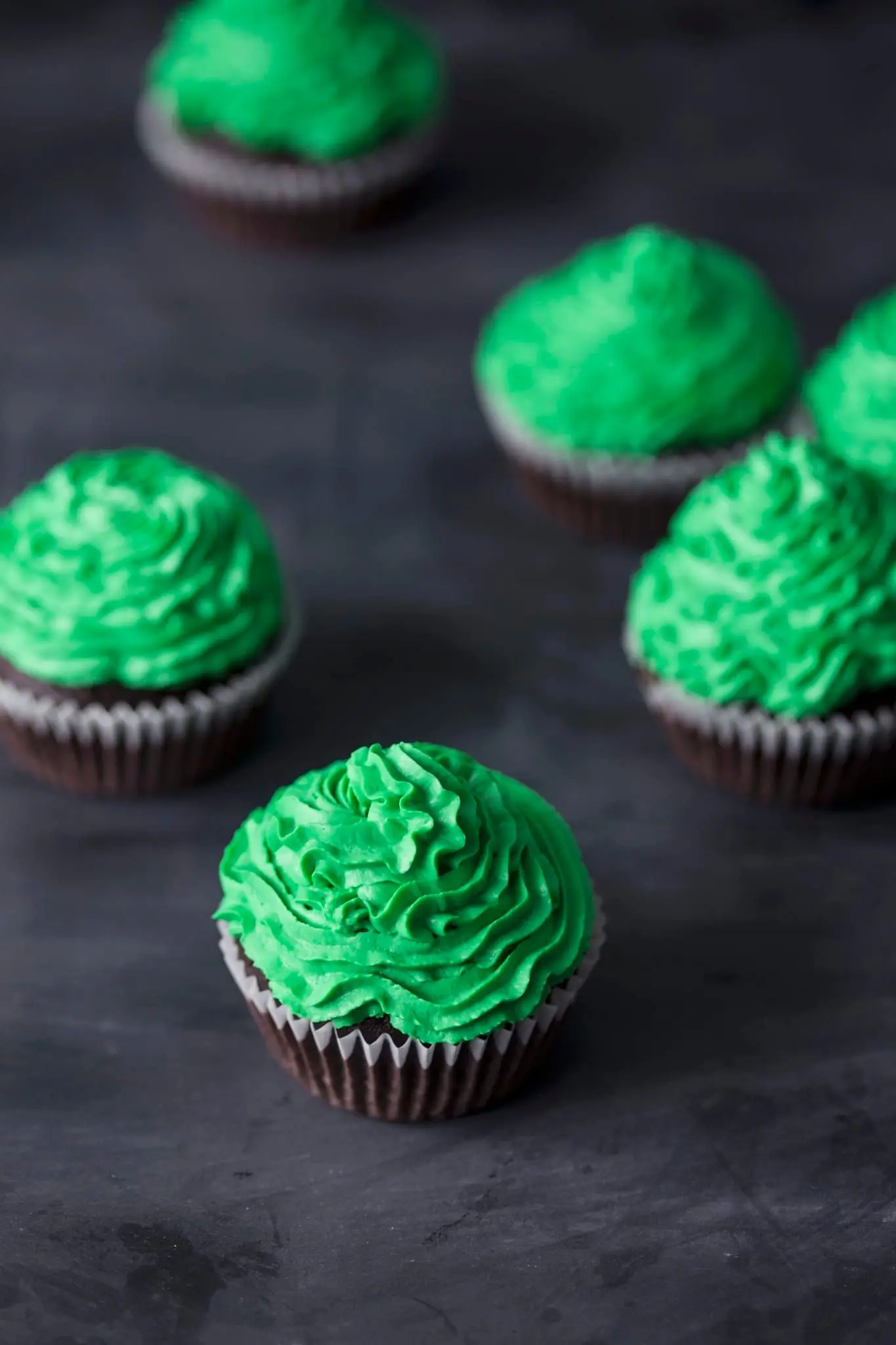Cupcakes à la crème au beurre verte pour la Saint-Patrick